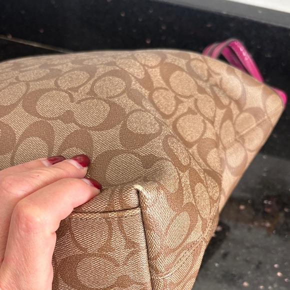 Coach leather bag. - Picture 10 of 13